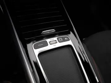 MERCEDES-BENZ GLA 250 4M AMG