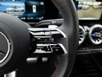 MERCEDES-BENZ GLA 250 4M AMG