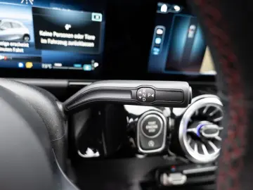 MERCEDES-BENZ GLA 250 4M AMG