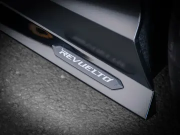 LAMBORGHINI Revuelto Marrone Apus  Full PPF