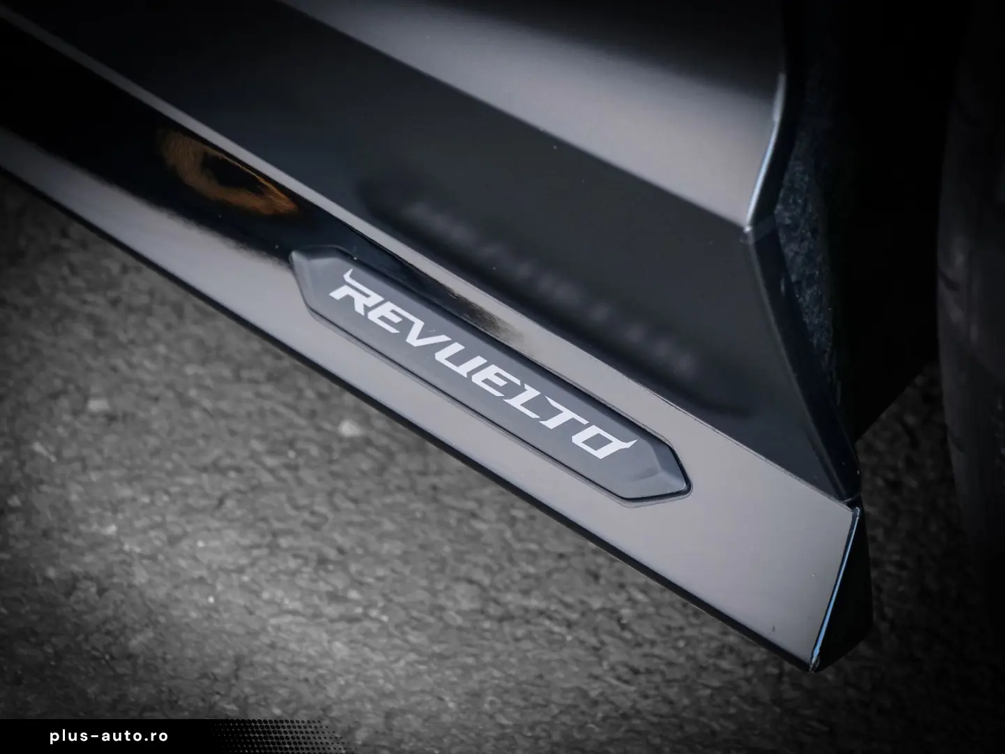 LAMBORGHINI Revuelto Marrone Apus  Full PPF