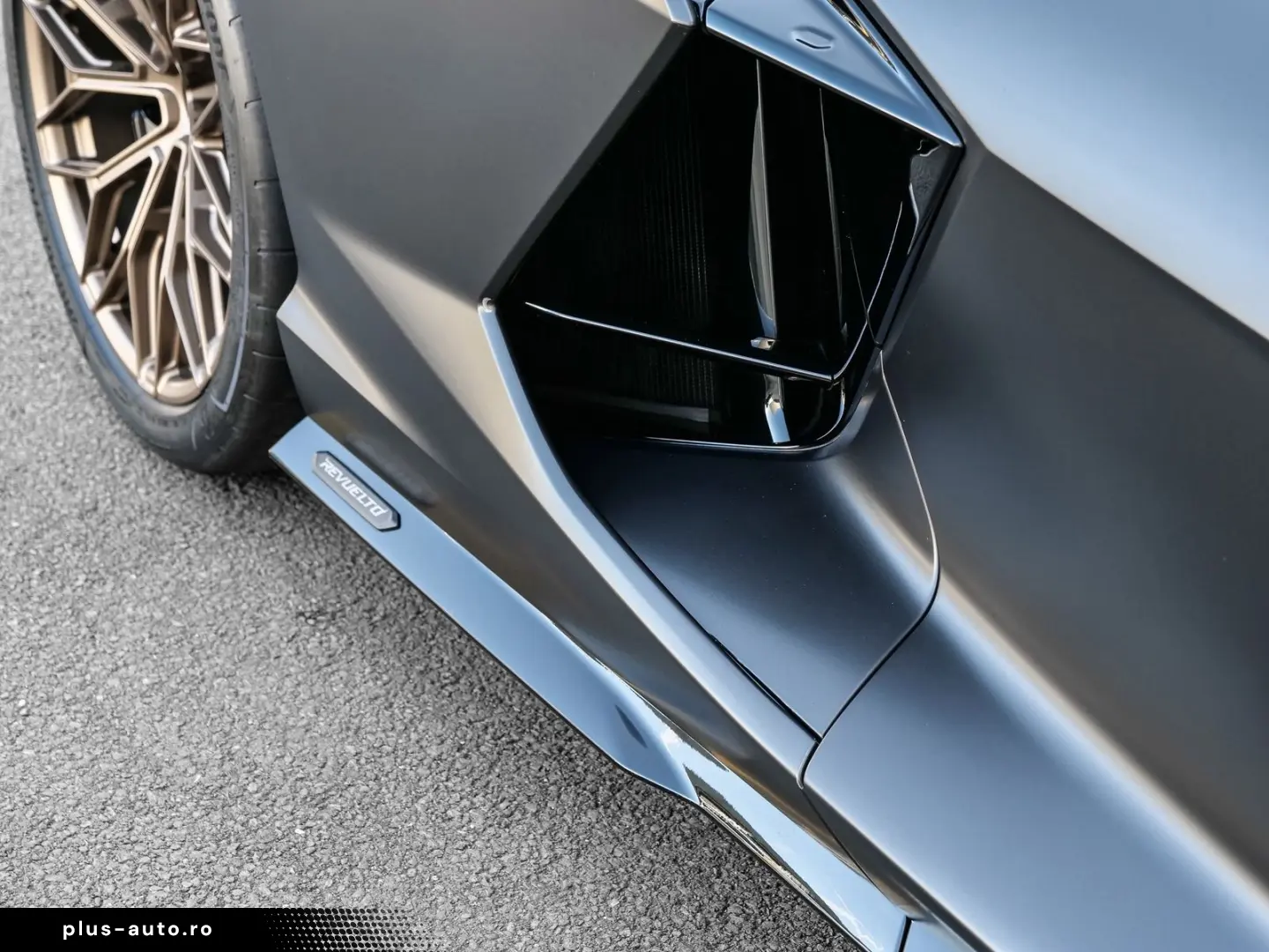 LAMBORGHINI Revuelto Marrone Apus  Full PPF