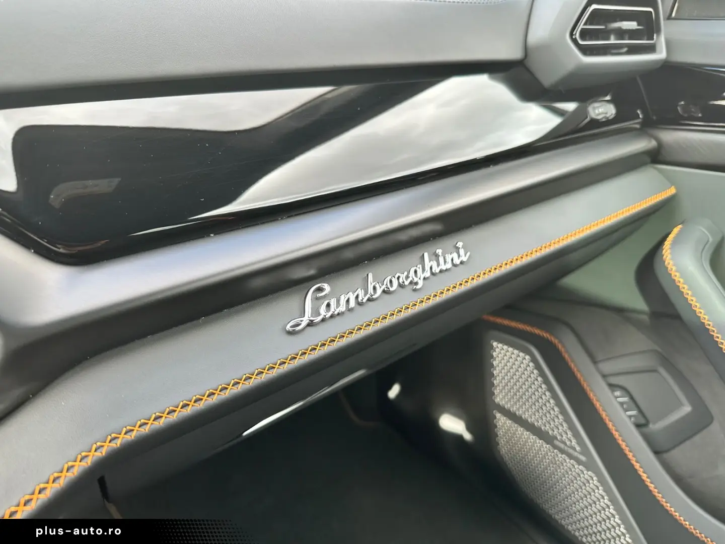 LAMBORGHINI Urus 4.0 V8  SE HYBRID STYLE-PACKAGE PANO 23-ZOL