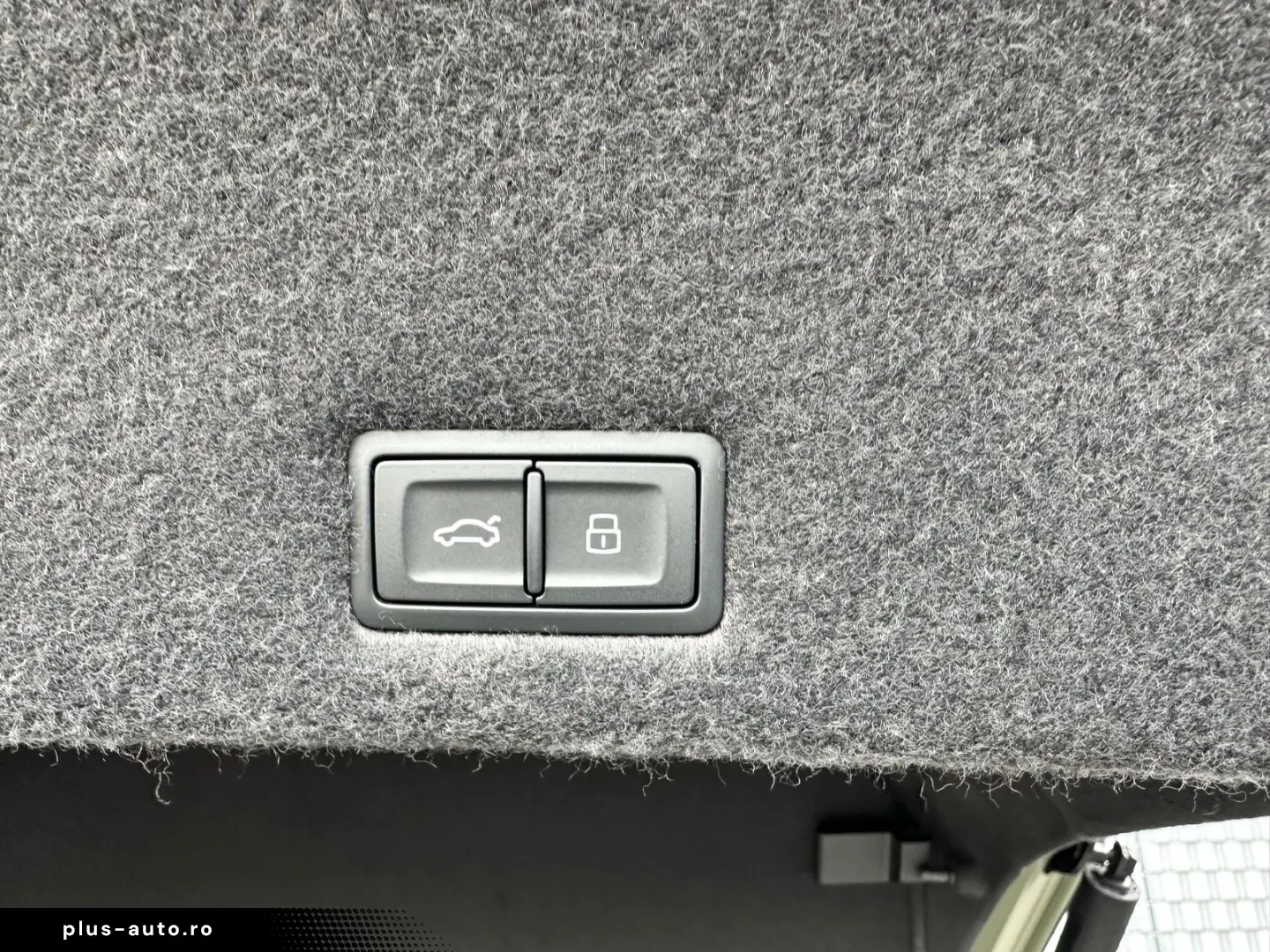 LAMBORGHINI Urus 4.0 V8  SE HYBRID STYLE-PACKAGE PANO 23-ZOL