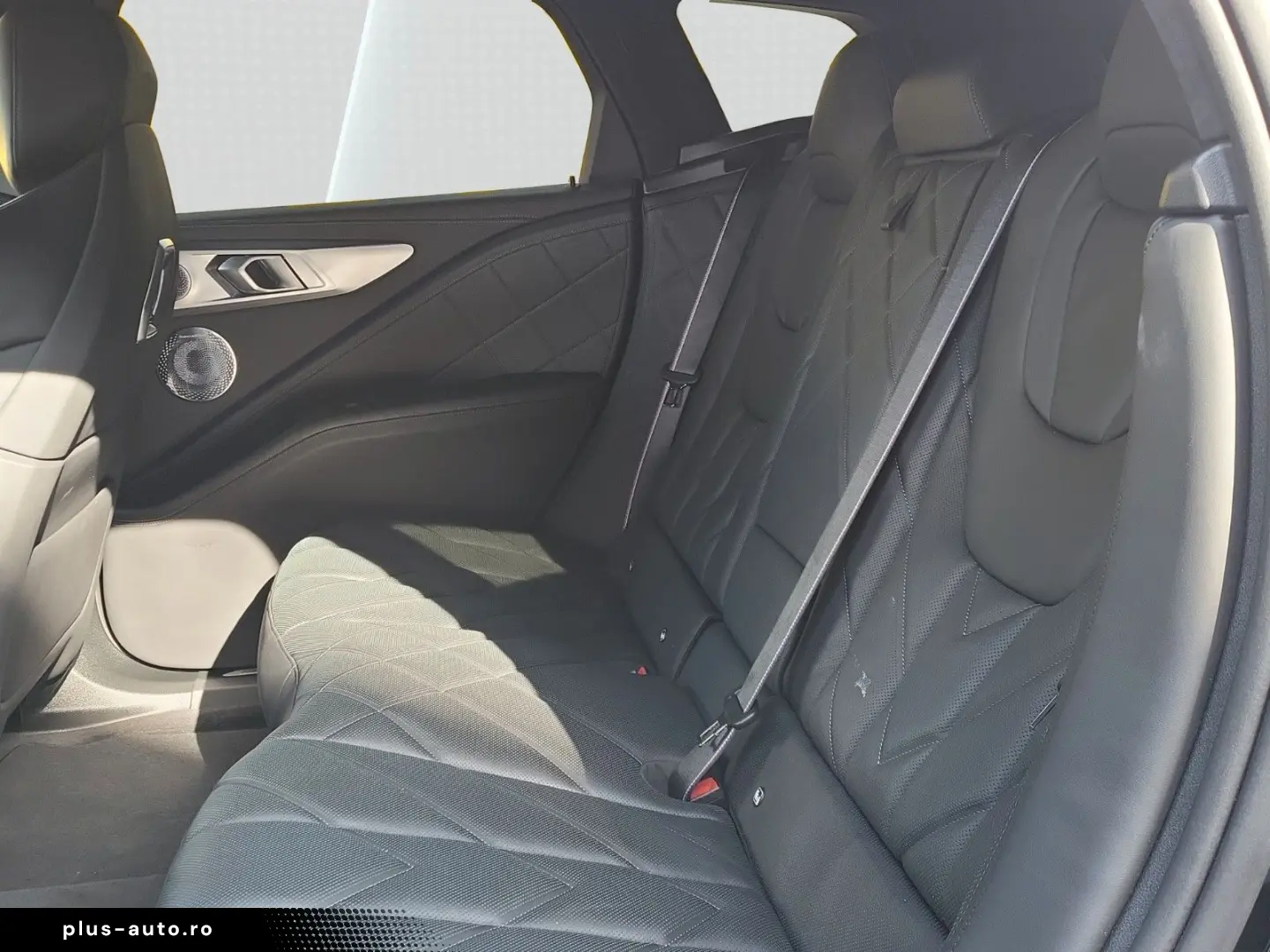 BMW XM Soft-Close Bowers&Wilkins 360  23