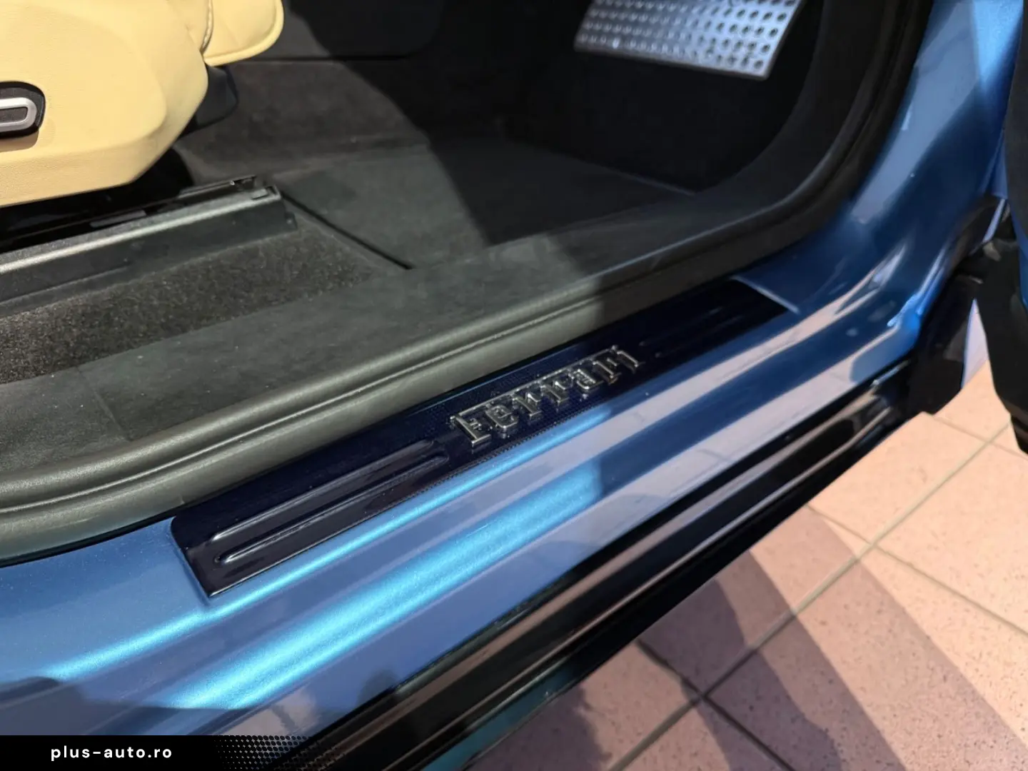 FERRARI Purosangue V12 FULL-CARBON-BLUE PANORAMA