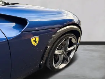 FERRARI Purosangue  Embleme HiFi PDC Klima Leder