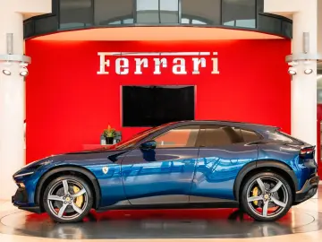 FERRARI Purosangue Panoramadach Massagesitze LED-Lenkrad