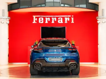 FERRARI Purosangue Panoramadach Massagesitze LED-Lenkrad