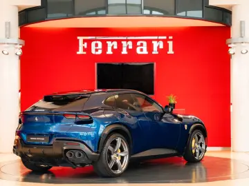 FERRARI Purosangue Panoramadach Massagesitze LED-Lenkrad