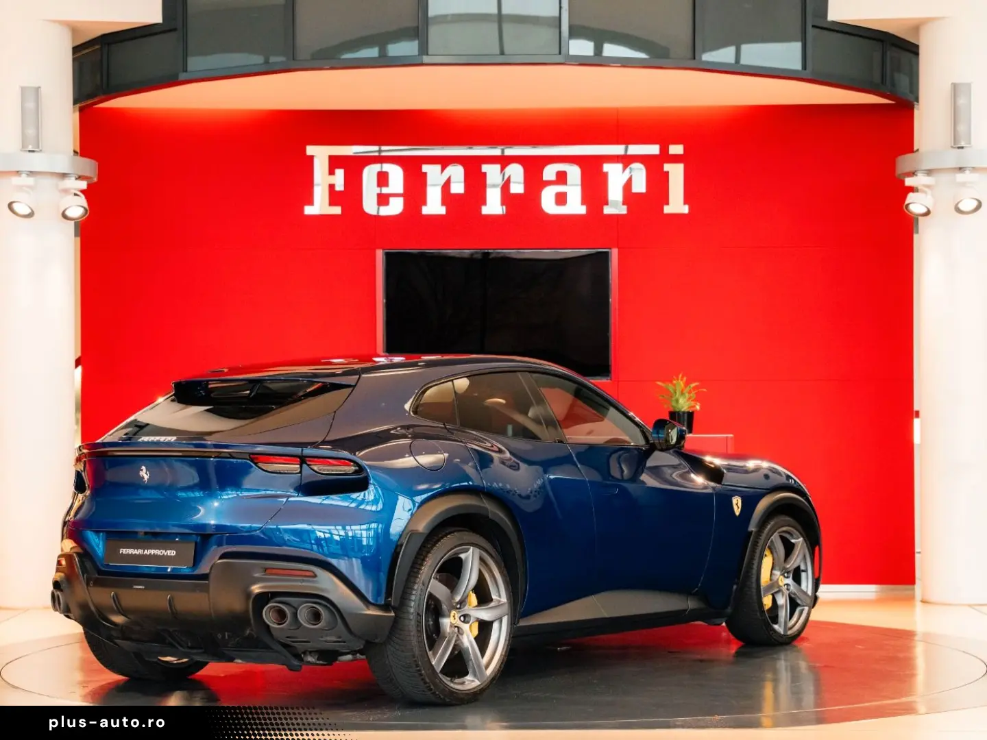 FERRARI Purosangue Panoramadach Massagesitze LED-Lenkrad