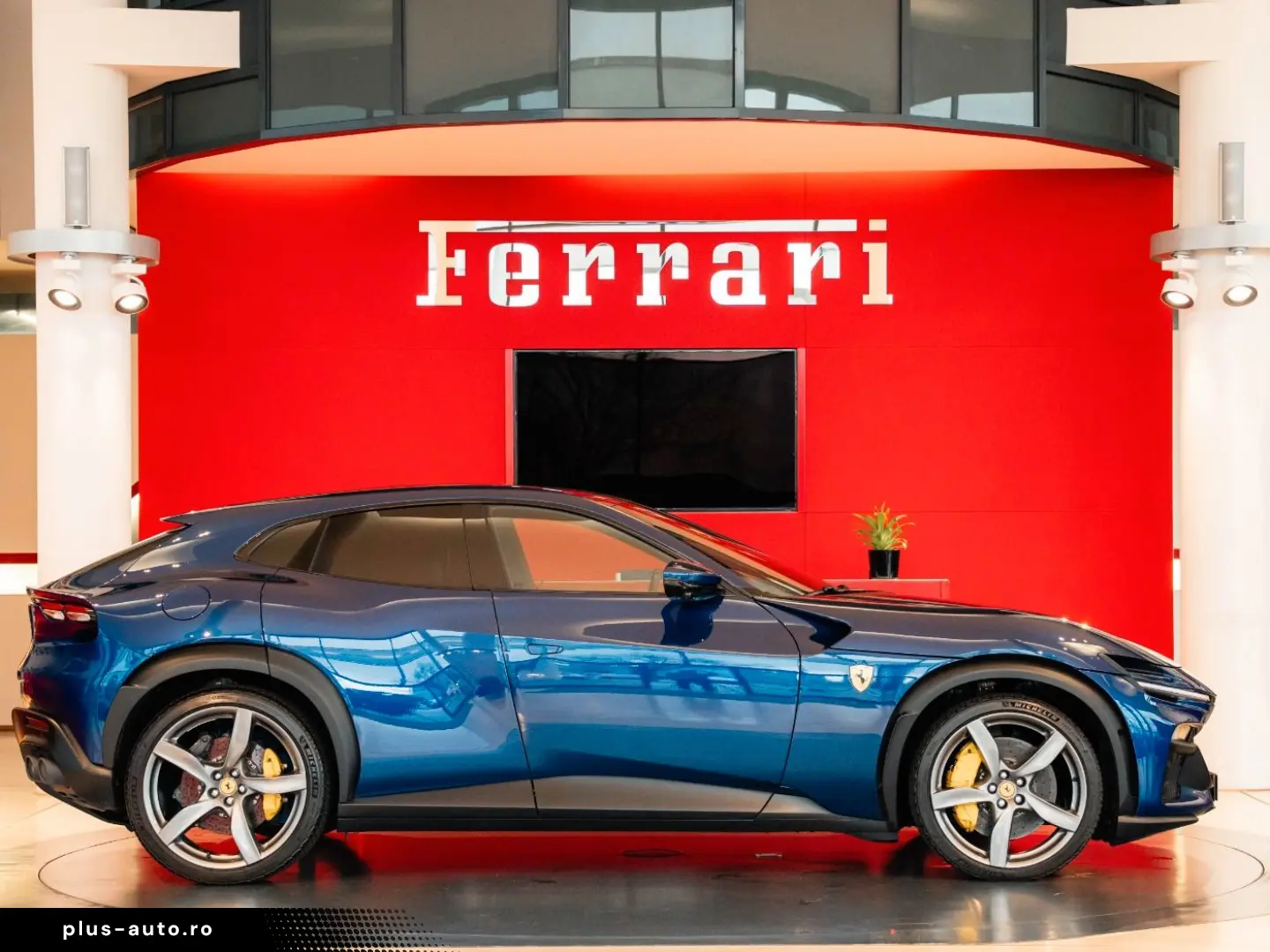 FERRARI Purosangue Panoramadach Massagesitze LED-Lenkrad
