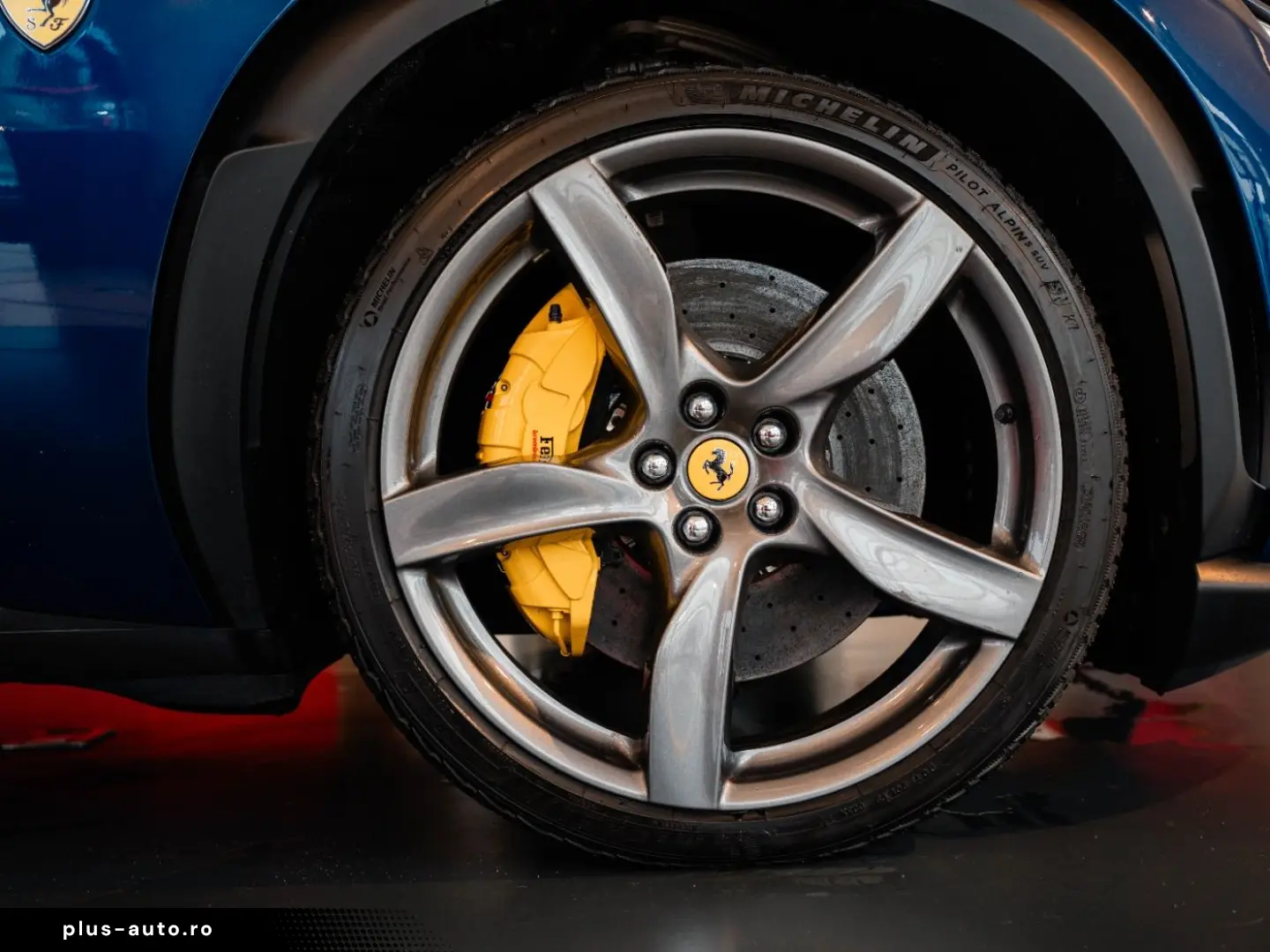 FERRARI Purosangue Panoramadach Massagesitze LED-Lenkrad