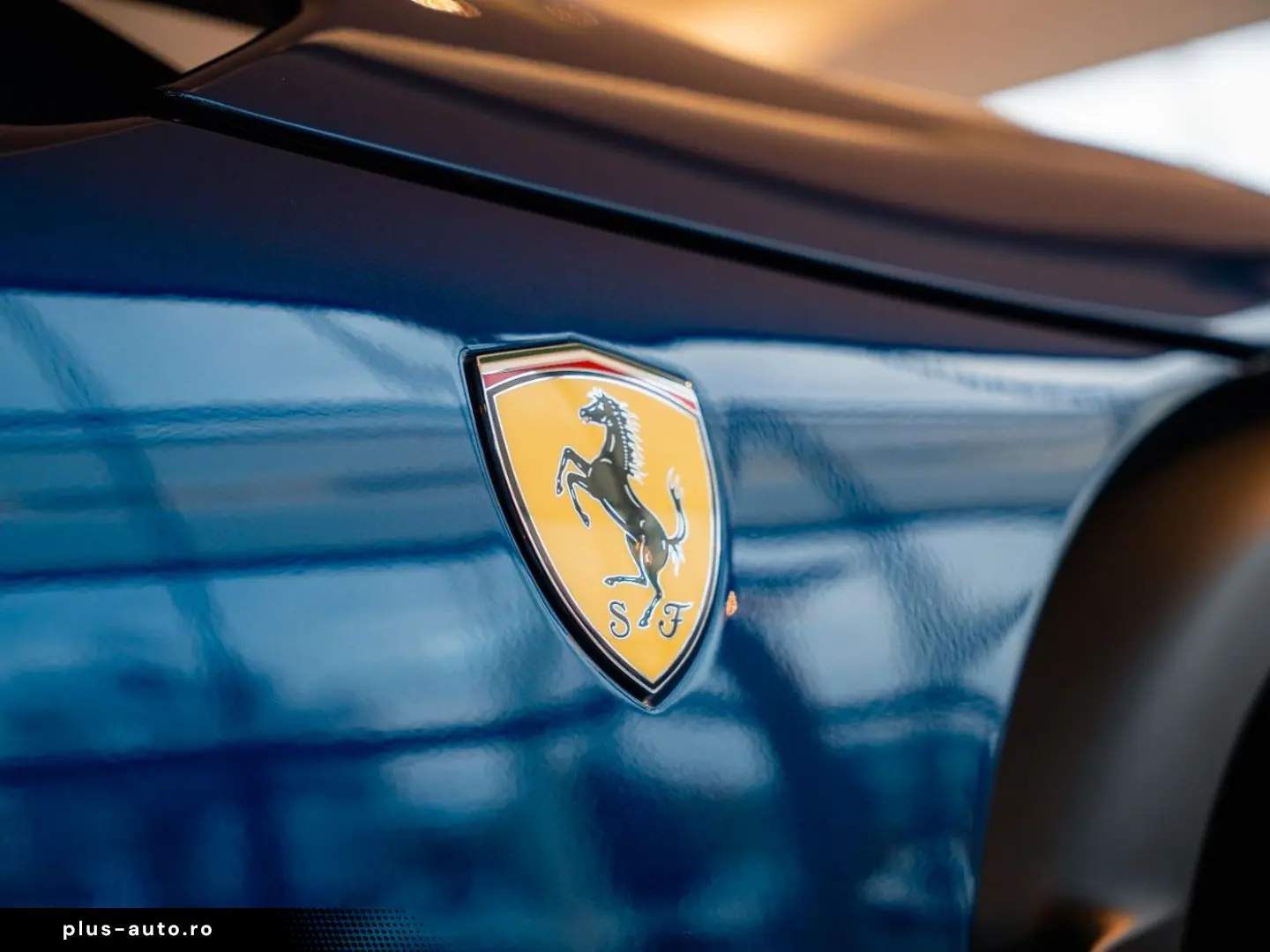 FERRARI Purosangue Panoramadach Massagesitze LED-Lenkrad