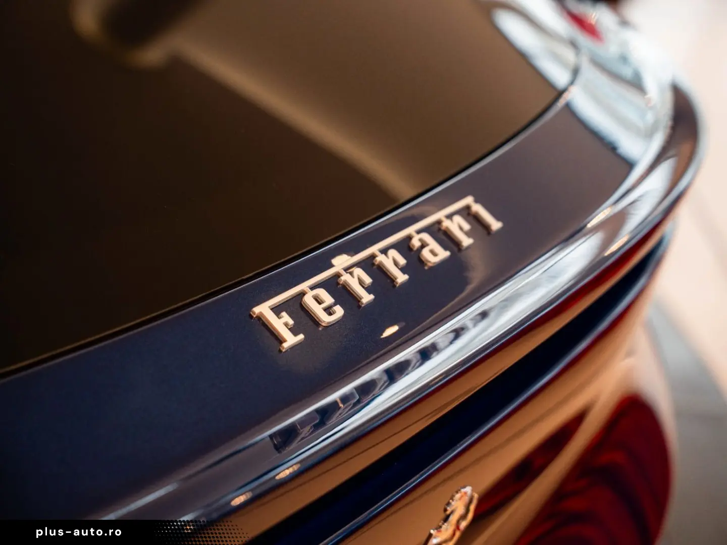 FERRARI Purosangue Panoramadach Massagesitze LED-Lenkrad