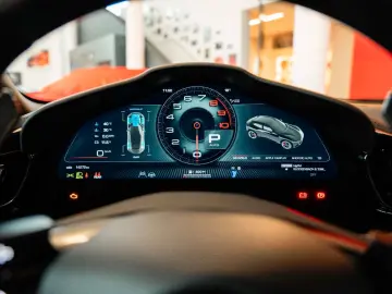 FERRARI Purosangue Panoramadach Massagesitze LED-Lenkrad