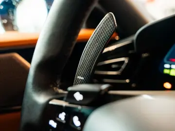 FERRARI Purosangue Panoramadach Massagesitze LED-Lenkrad