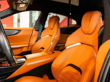 FERRARI Purosangue Panoramadach Massagesitze LED-Lenkrad