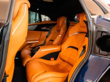 FERRARI Purosangue Panoramadach Massagesitze LED-Lenkrad