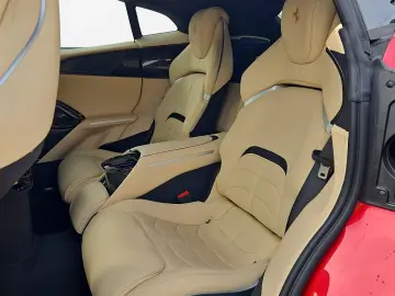 FERRARI Purosangue CARBON PANOROOF ROSSO MAGMA