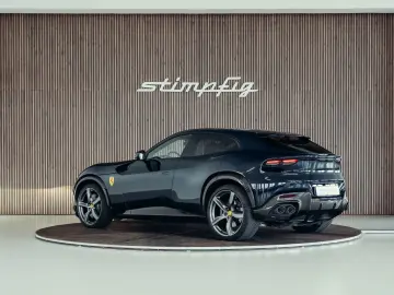 FERRARI Purosangue  Blu Pozzi  Carbon  MwSt.