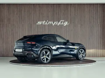 FERRARI Purosangue  Blu Pozzi  Carbon  MwSt.