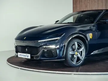 FERRARI Purosangue  Blu Pozzi  Carbon  MwSt.