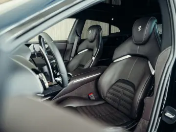 FERRARI Purosangue  Blu Pozzi  Carbon  MwSt.