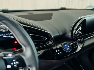 FERRARI Purosangue  Blu Pozzi  Carbon  MwSt.