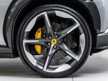 FERRARI Purosangue V12 DCT 4WD