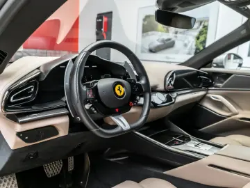 FERRARI Purosangue V12 DCT 4WD