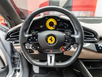 FERRARI Purosangue V12 DCT 4WD