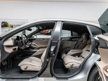 FERRARI Purosangue V12 DCT 4WD