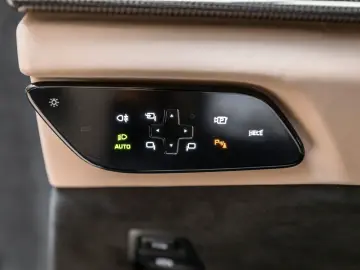 FERRARI Purosangue V12 DCT 4WD