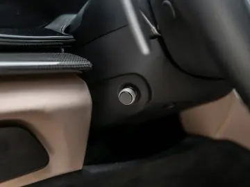 FERRARI Purosangue V12 DCT 4WD