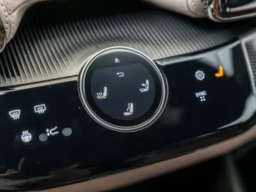 FERRARI Purosangue V12 DCT 4WD