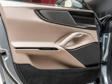 FERRARI Purosangue V12 DCT 4WD