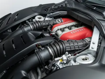 FERRARI Purosangue V12 DCT 4WD