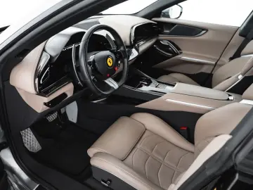 FERRARI Purosangue V12 DCT 4WD