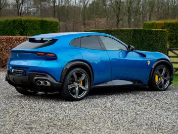 FERRARI Purosangue V12