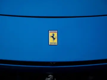 FERRARI Purosangue V12