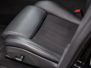 FERRARI Purosangue V12