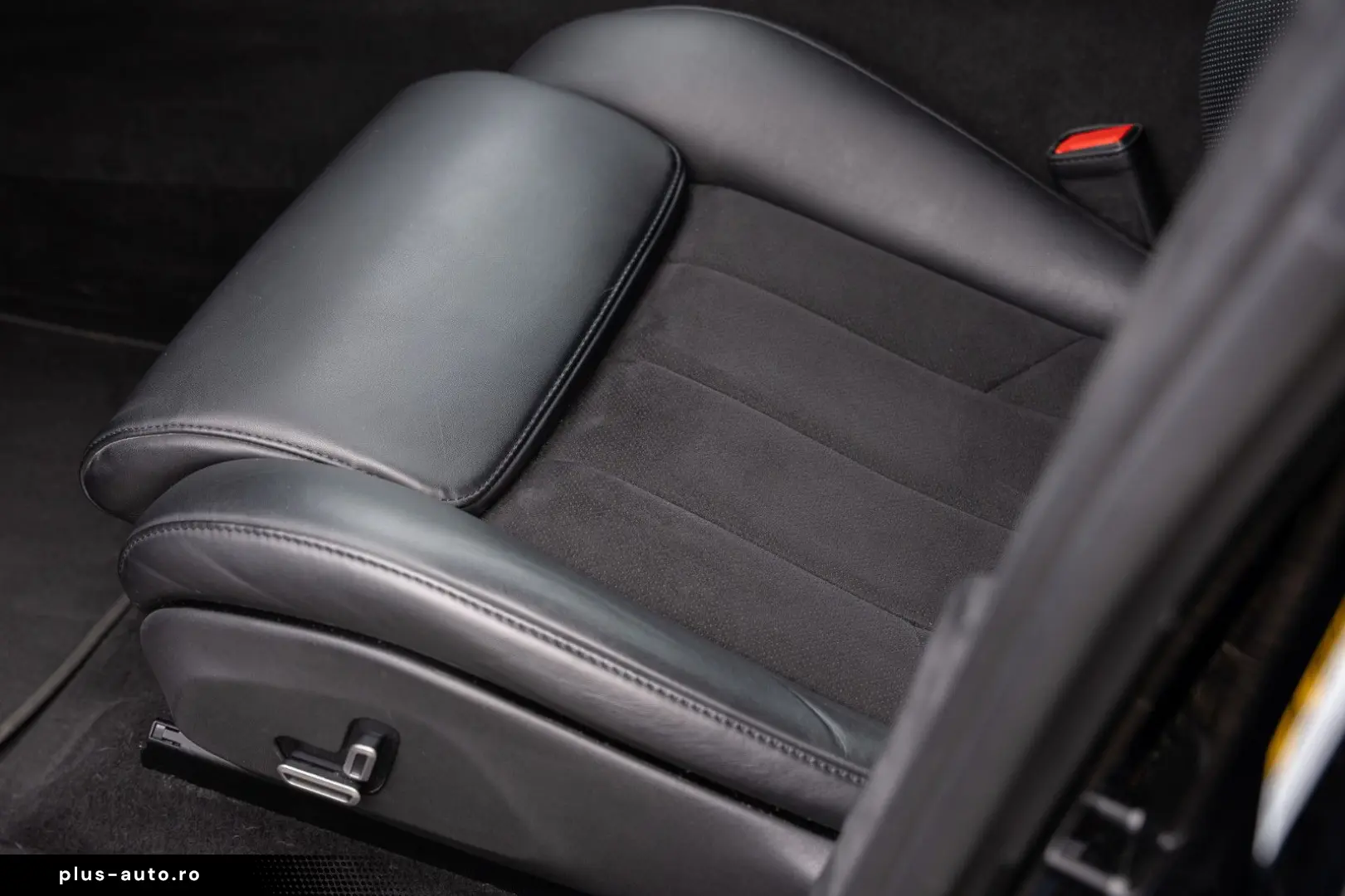 FERRARI Purosangue V12