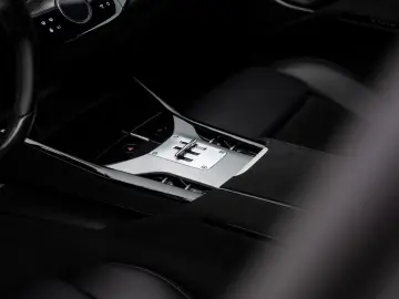 FERRARI Purosangue V12