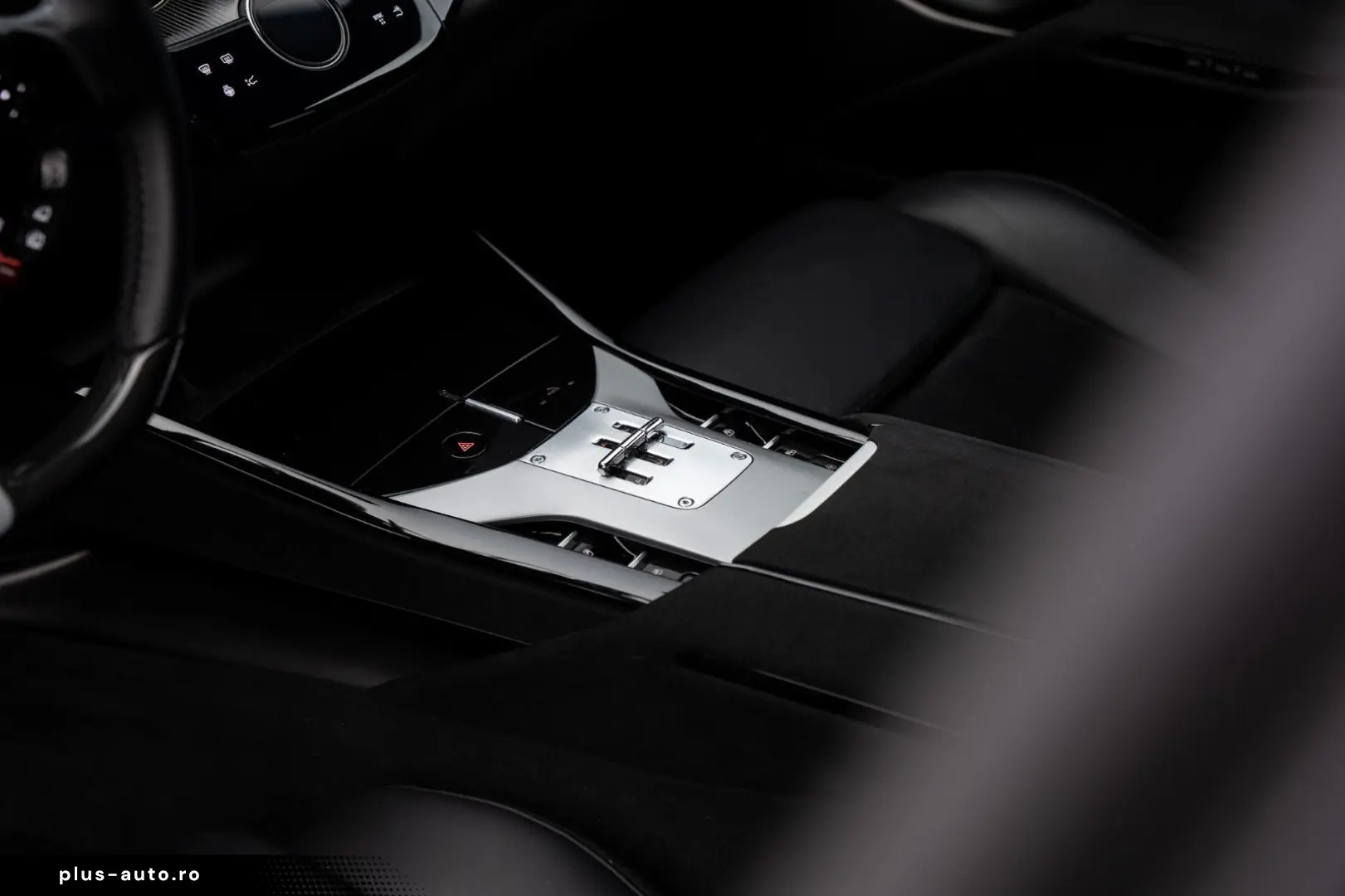 FERRARI Purosangue V12