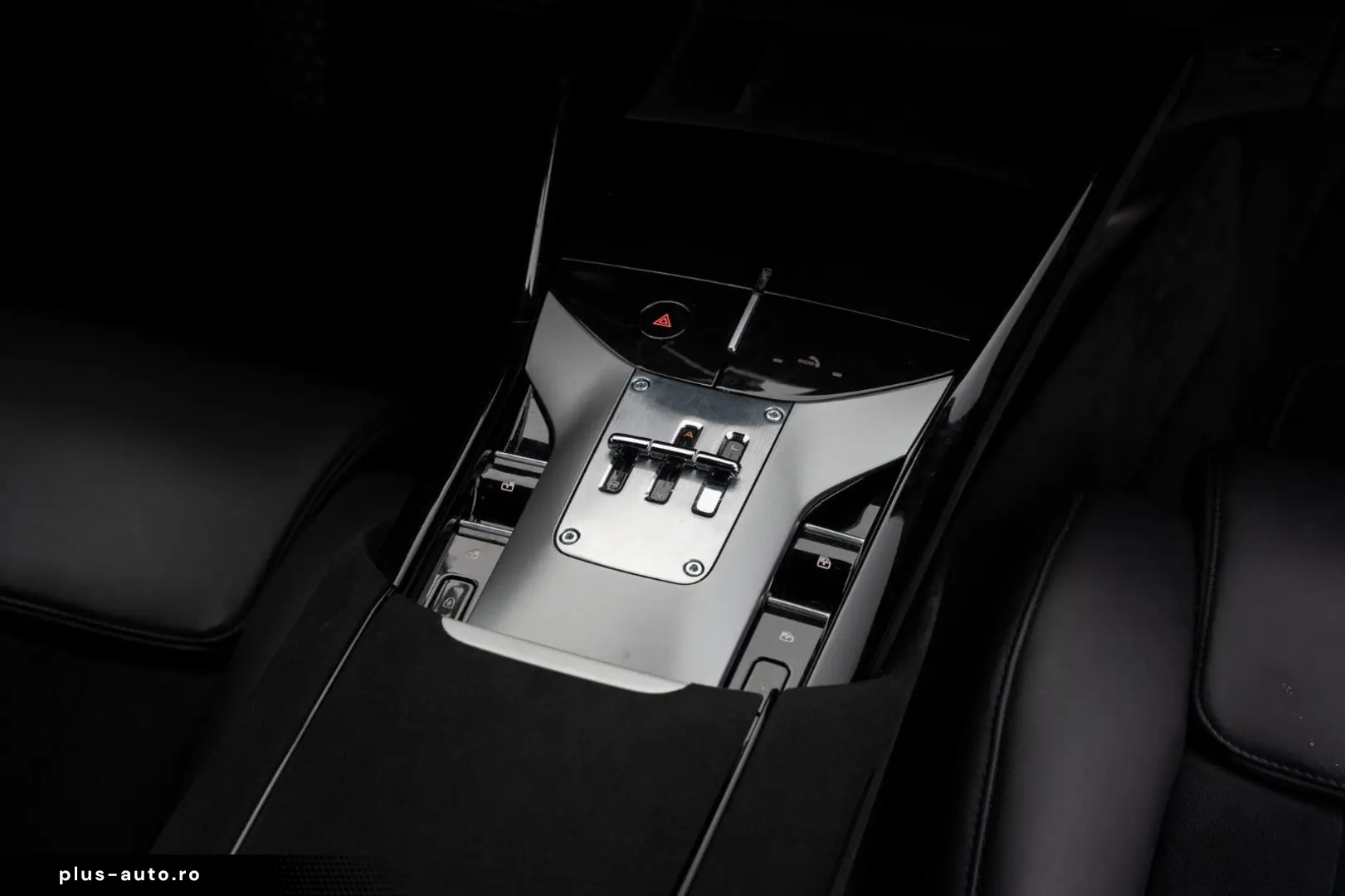 FERRARI Purosangue V12