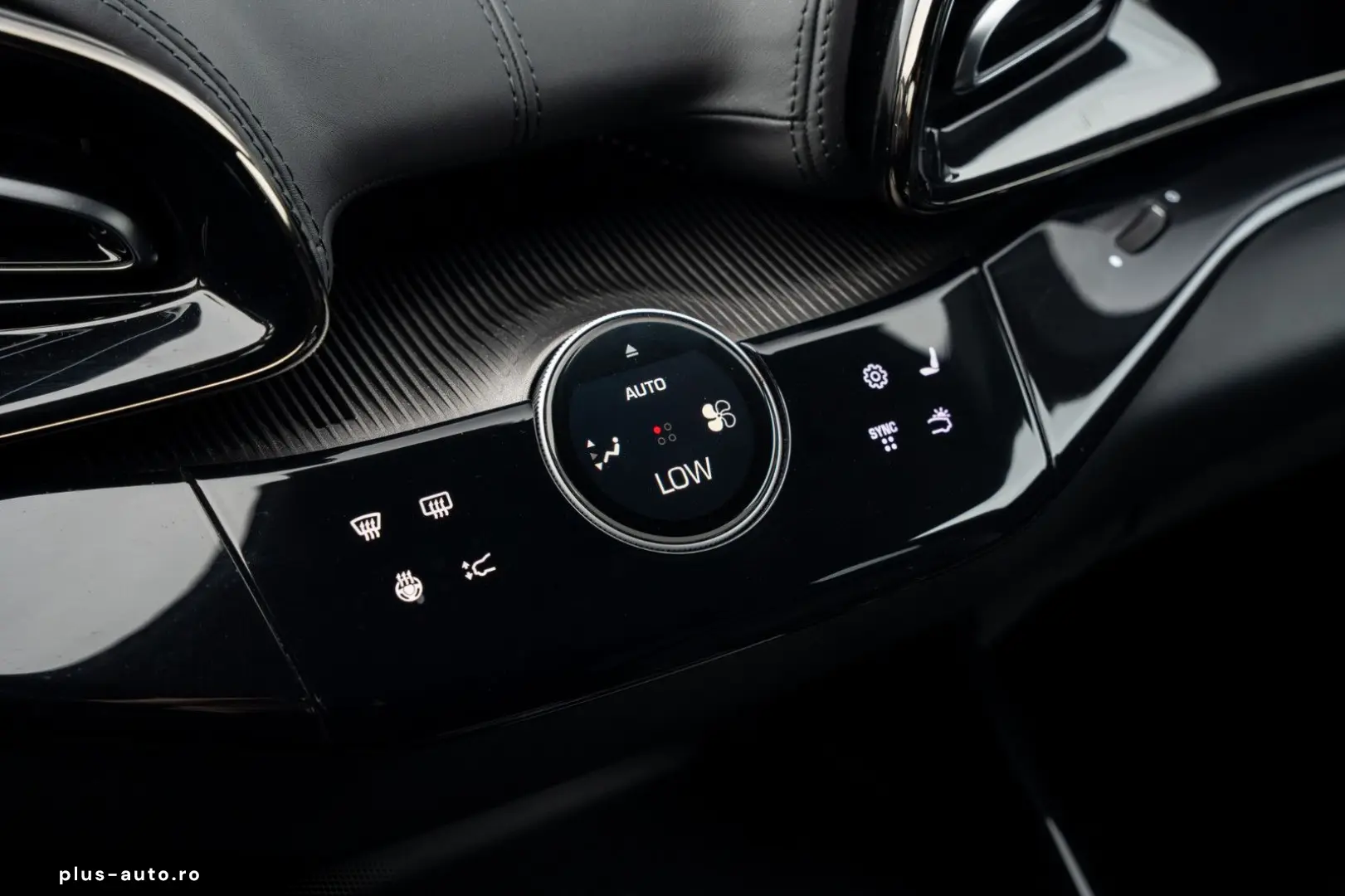 FERRARI Purosangue V12