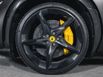 FERRARI Purosangue V12 DCT 4WD