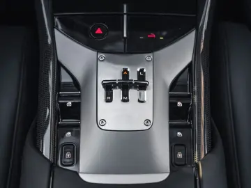 FERRARI Purosangue V12 DCT 4WD