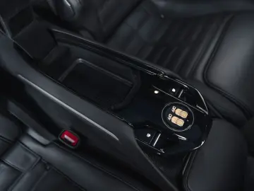 FERRARI Purosangue V12 DCT 4WD